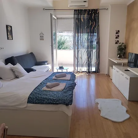 Nora Apartment *